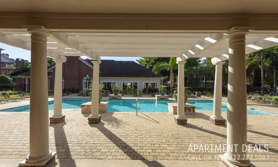 1107 Legacy Park Dr photo 2