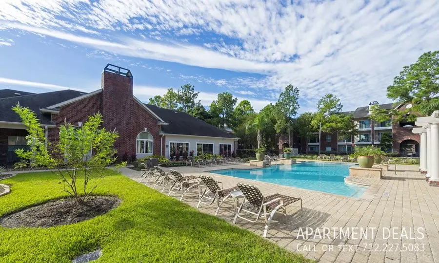 1107 Legacy Park Dr photo 4