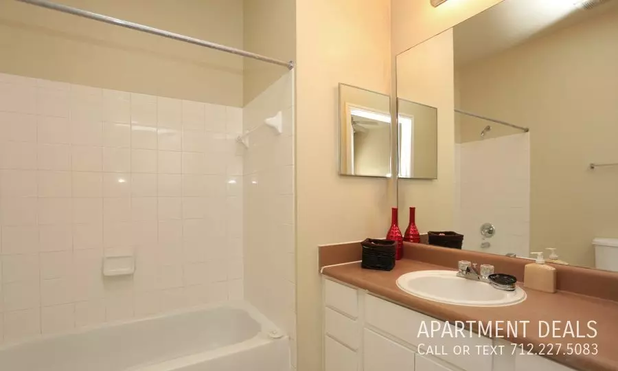 11207 Veterans Memorial Drive, Houston, TX 77067 photo 4