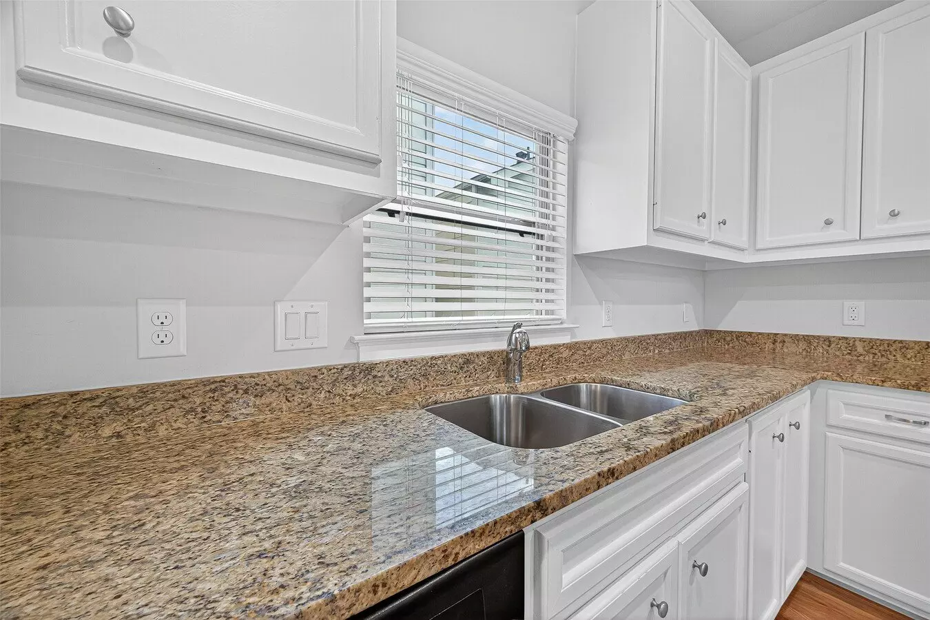 11510 Main Ash Dr photo 2