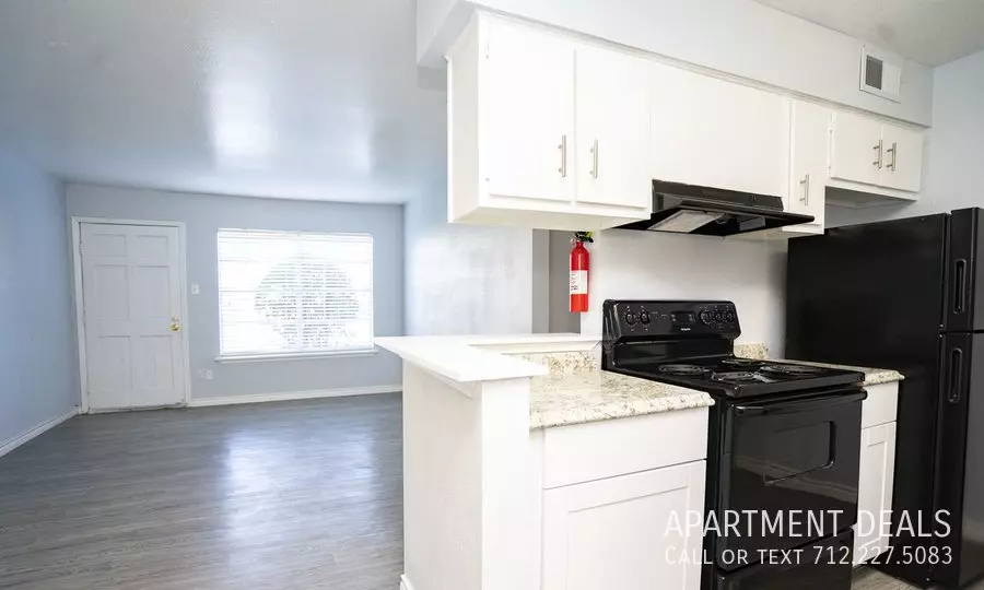 11816 Algonquin Drive, Houston, TX 77089 photo 5