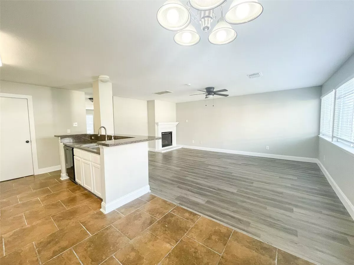 11913 Long Wood Garden Drive, Houston, TX 77047 photo 4