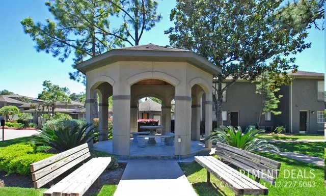 1208 Seagler Road, Houston, TX 77042 photo 2