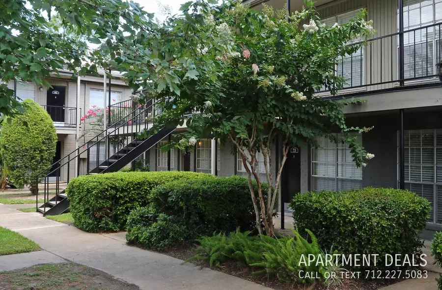 1208 Seagler Road, Houston, TX 77042 photo 3