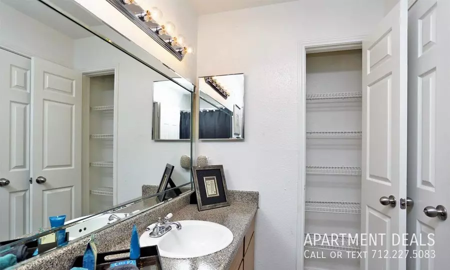 121 Creekbend Drive, Houston, TX 77071 photo 2