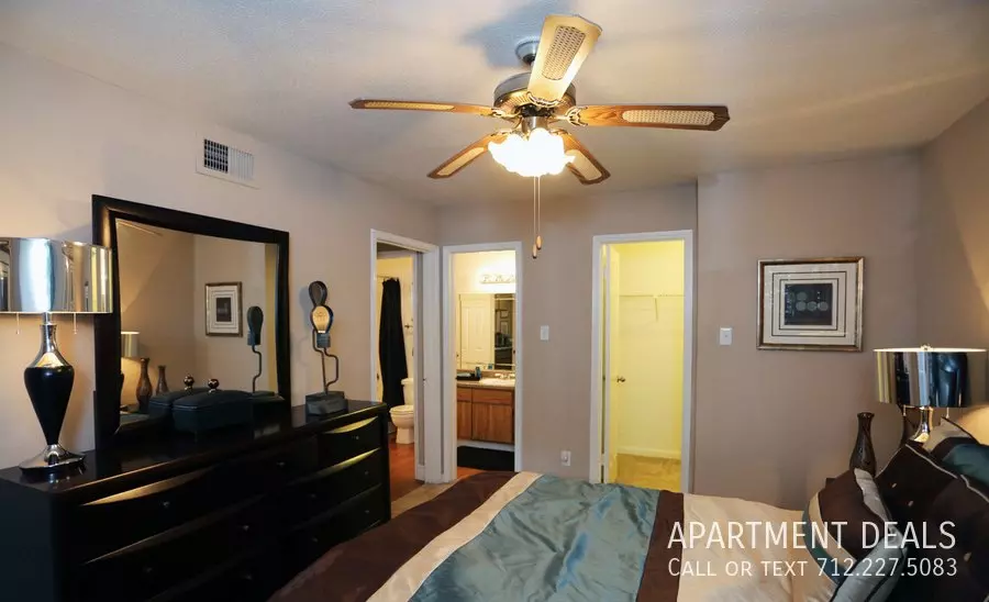 121 Creekbend Drive, Houston, TX 77071 photo 5
