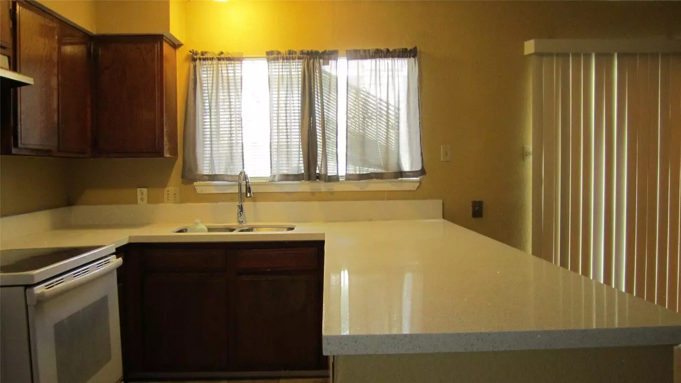 12122 Kemerton Drive, Houston, TX 77099 photo 2