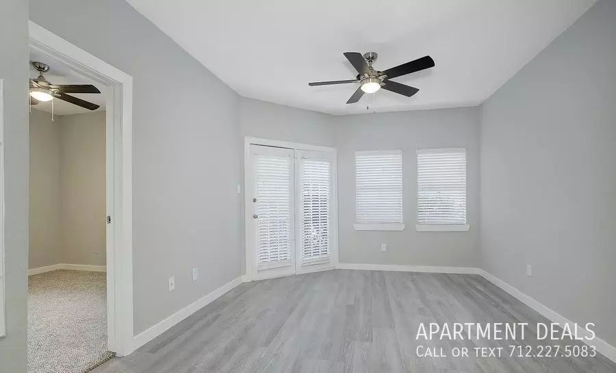 12516 South Green Drive, Houston, TX 77034 photo 2