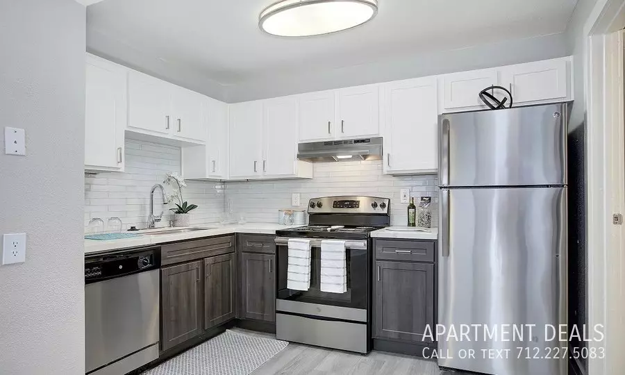 12516 South Green Drive, Houston, TX 77034 photo 3