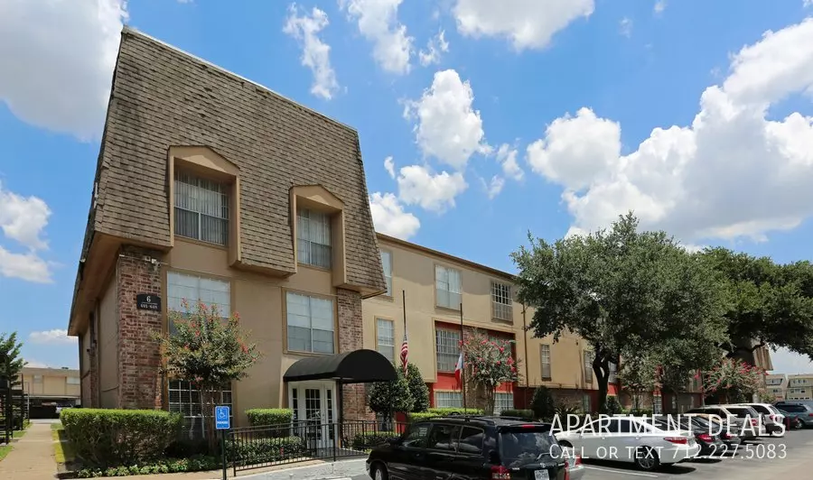 126 Westview Drive, Houston, TX 77055 photo 2