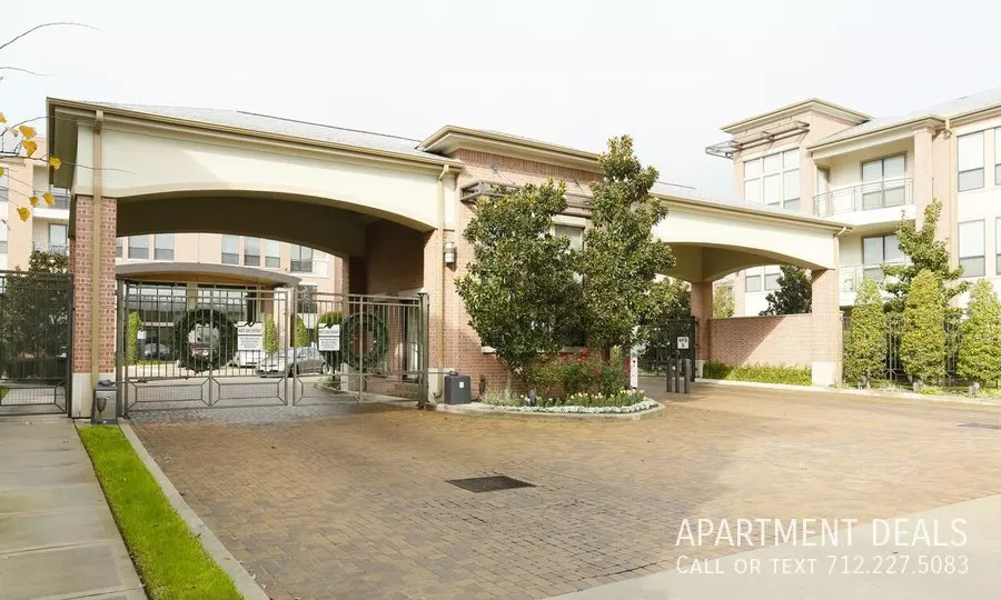 1261 North Post Oak Road, Houston, TX 77055 photo 3