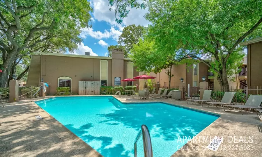12807 Champion Forest Drive, Houston, TX 77066 photo 3