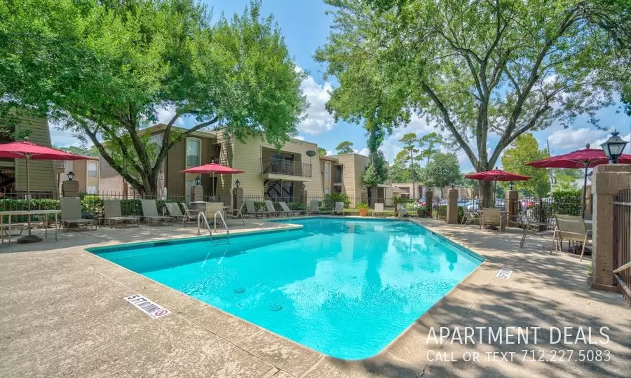 12807 Champion Forest Drive, Houston, TX 77066 photo 4
