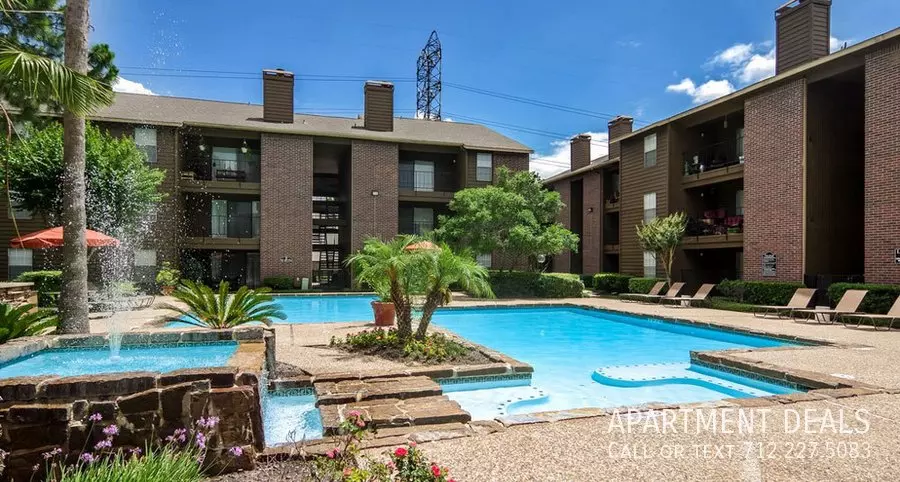 13 South Drive, Houston, TX 77099 photo 4