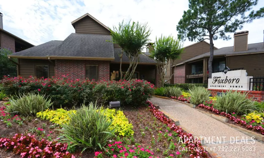 13 South Drive, Houston, TX 77099 photo 3