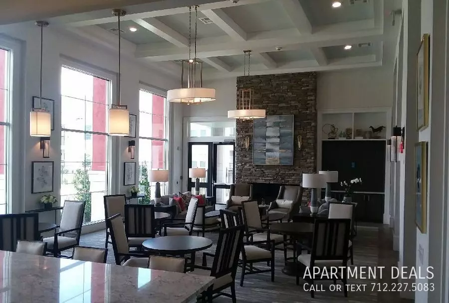 13099-12831 Tx St photo 2