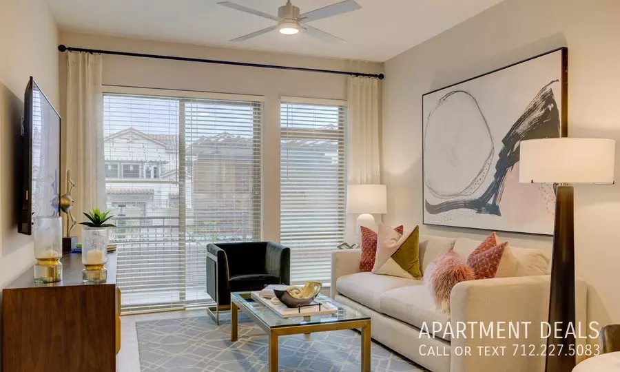 1326 Montrose Boulevard, Houston, TX 77019 photo 4