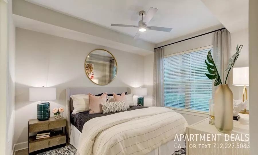 1326 Montrose Boulevard, Houston, TX 77019 photo 3