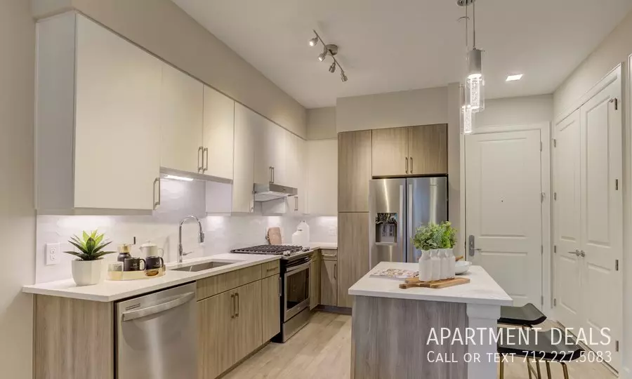 1326 Montrose Boulevard, Houston, TX 77019 photo 2