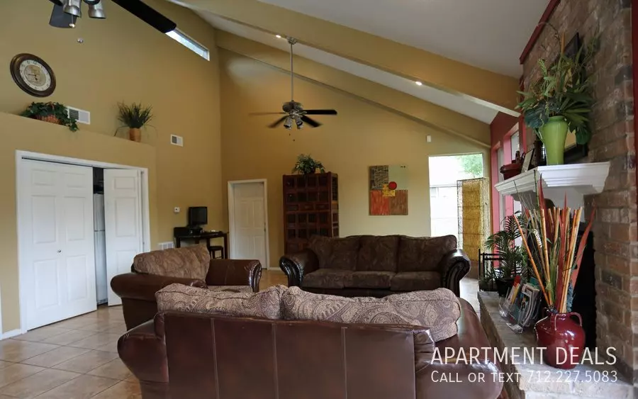 13332 Ella Ridge Lane, Houston, TX 77067 photo 4