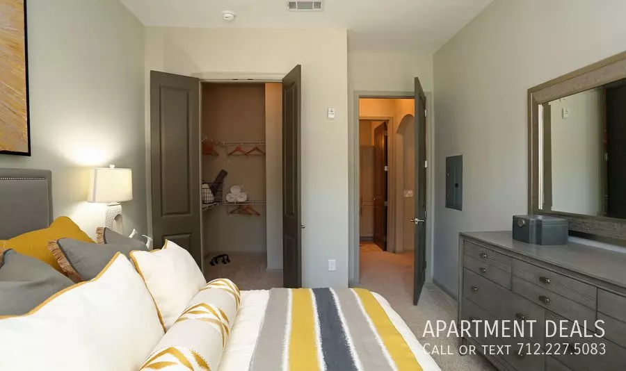 13716 Park St photo 4