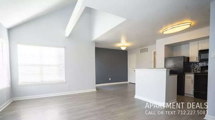 14147 Champions Drive, Houston, TX 77069 photo 2