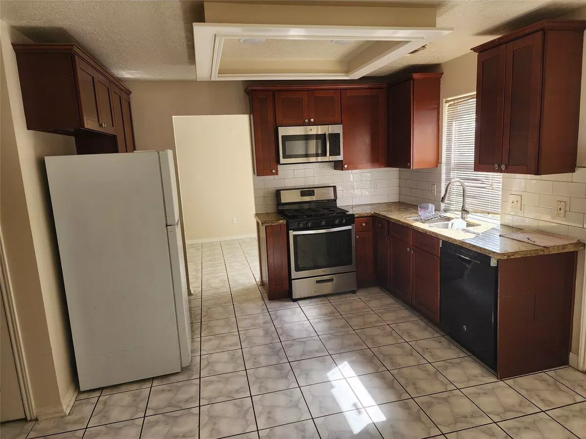 14219 Berrington Drive, Houston, TX 77083 photo 2