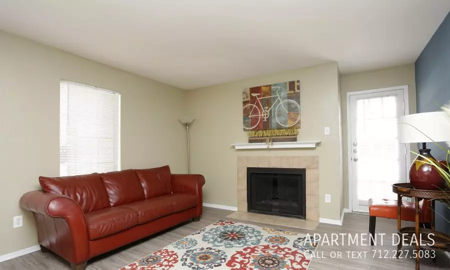 14409 Pavilion Pt photo 2