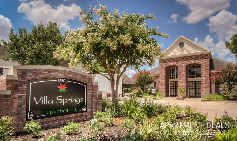 15011516 Blue Ash Drive, Houston, TX 77090 photo 2