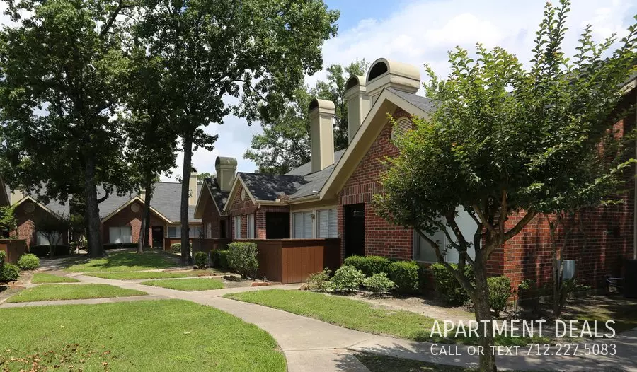 15461 Ella Boulevard, Houston, TX 77090 photo 4