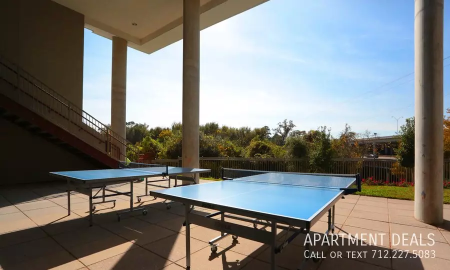 156 W Sam Houston Pkwy photo 2