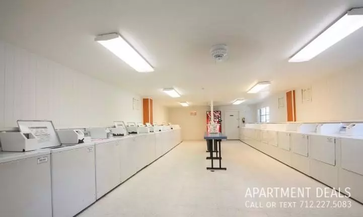 1606 W T C Jester Blvd photo 3