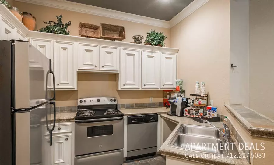 16107 Imperial Valley Drive, Houston, TX 77060 photo 5