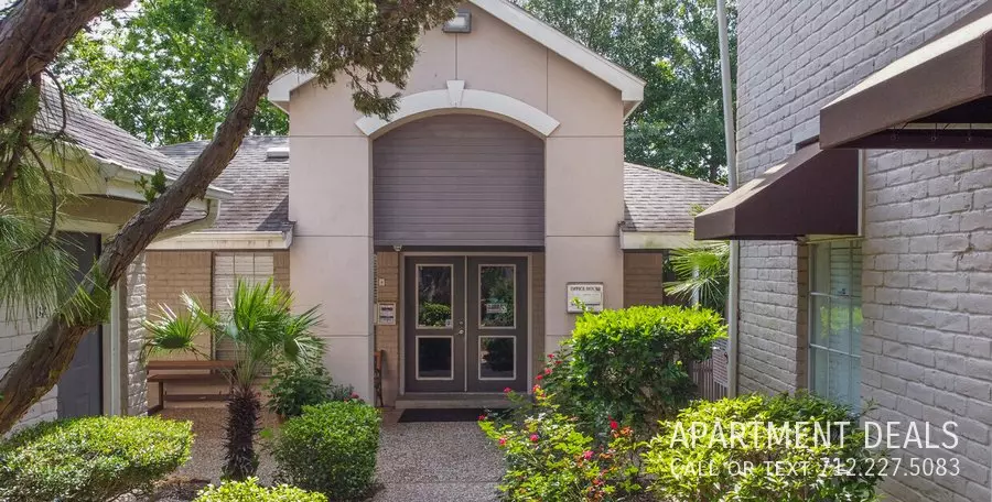 17 Woodway Drive, Houston, TX 77063 photo 3