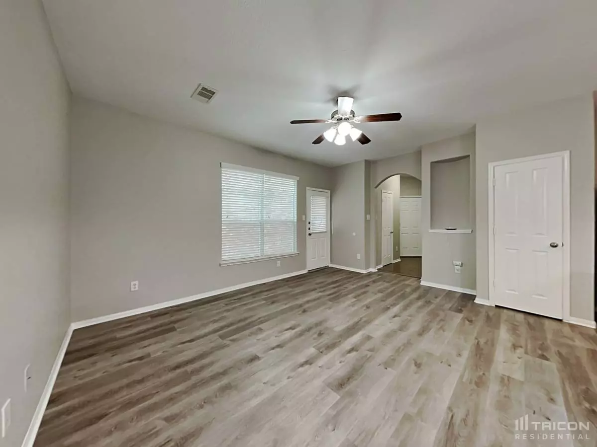 17146 Amarose Drive, Houston, TX 77090 photo 3