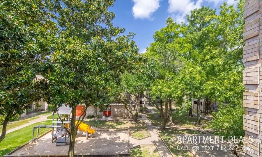 17636 Wayforest Drive, Houston, TX 77060 photo 5
