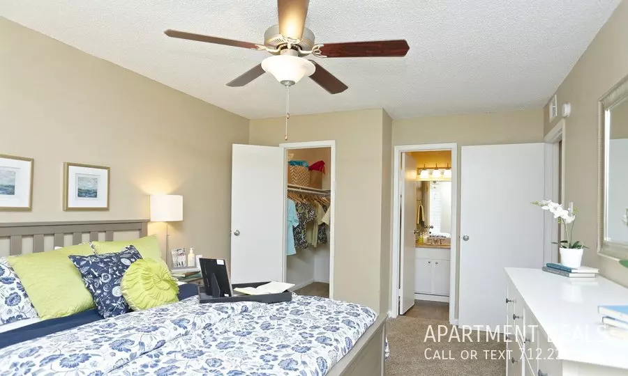 17711 Red Oak Drive, Houston, TX 77090 photo 4