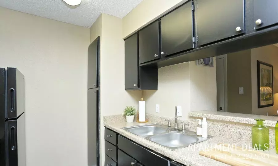17711 Red Oak Drive, Houston, TX 77090 photo 2