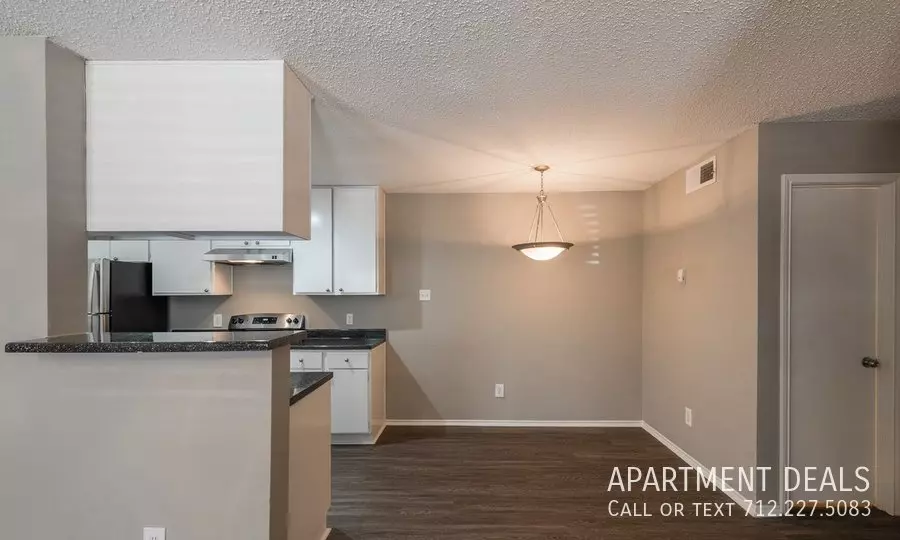 18 Easton Commons Dr photo 2