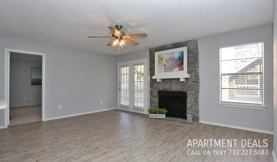 18 Easton Commons Dr photo 4