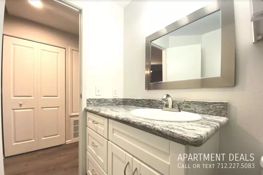 1885 Augusta Drive, Houston, TX 77057 photo 2