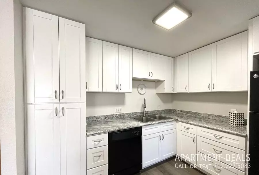 1885 Augusta Drive, Houston, TX 77057 photo 4