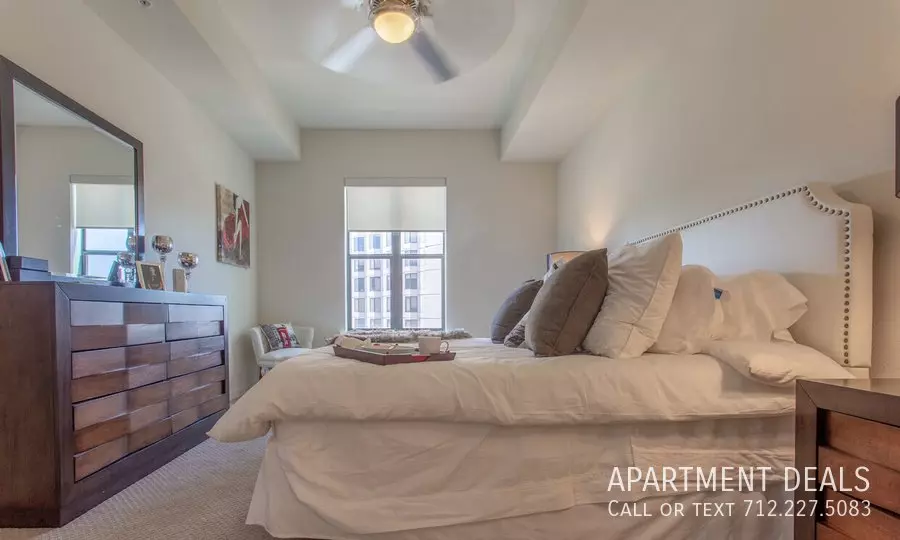1906 Yorktown Street, Houston, TX 77056 photo 2