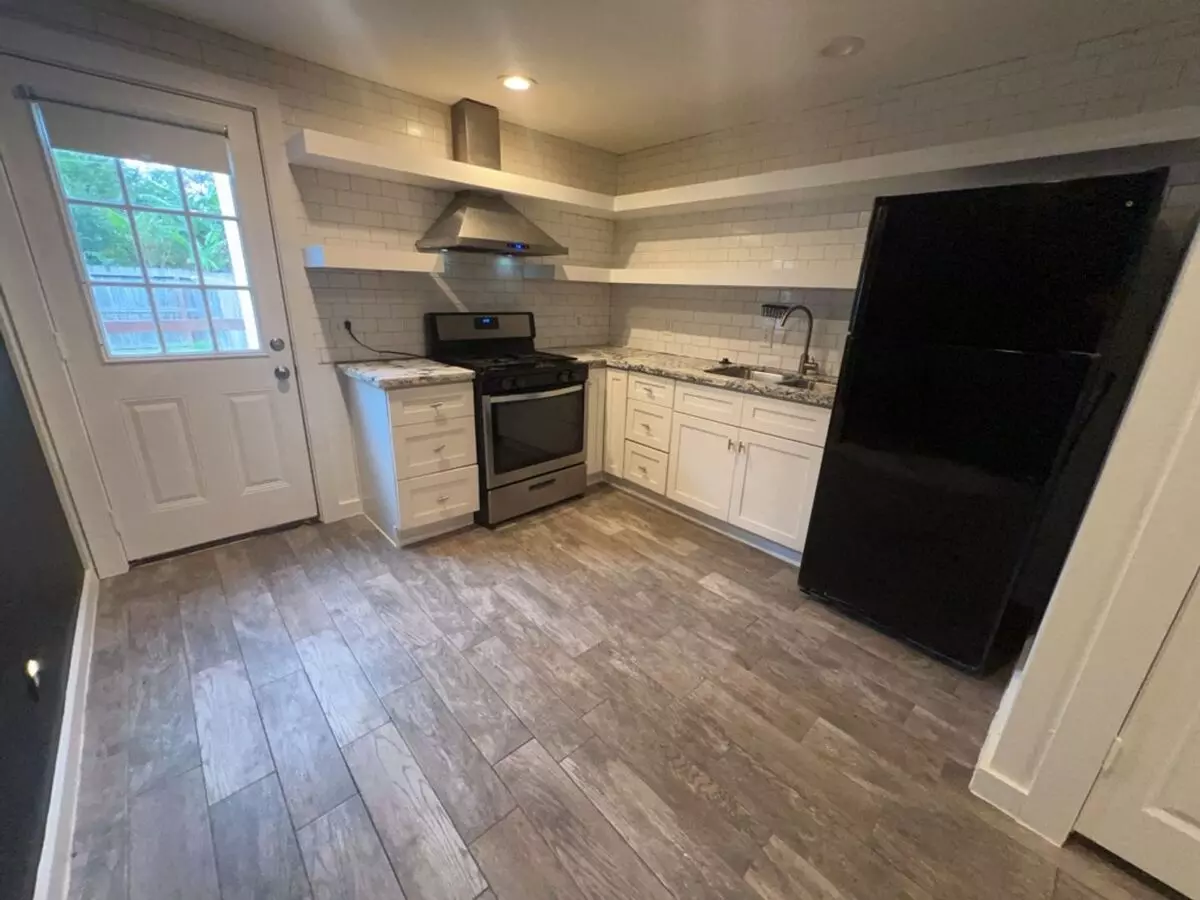 1917 Thonig Road, Houston, TX 77055 photo 5