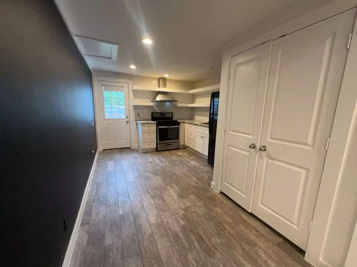 1917 Thonig Road, Houston, TX 77055 photo 4