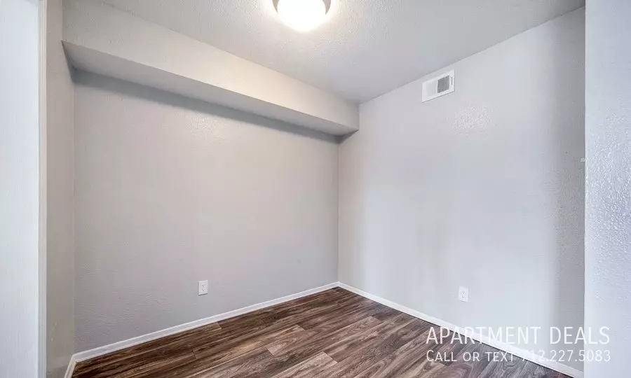 20 Alvarado Drive, Houston, TX 77035 photo 2