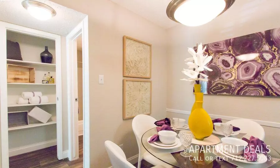 206 Hollow Tree Lane, Houston, TX 77090 photo 5