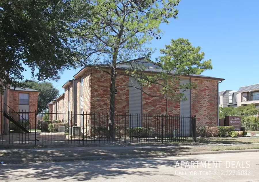 207 Plaza Verde Drive, Houston, TX 77038 photo 3