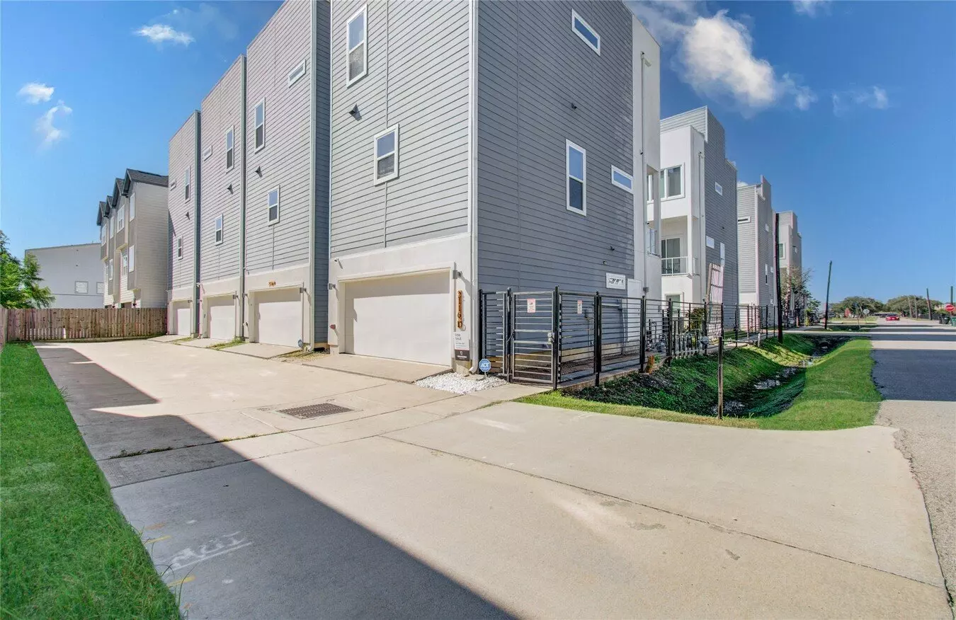 2116 Naomi Street, Houston, TX 77054 photo 2