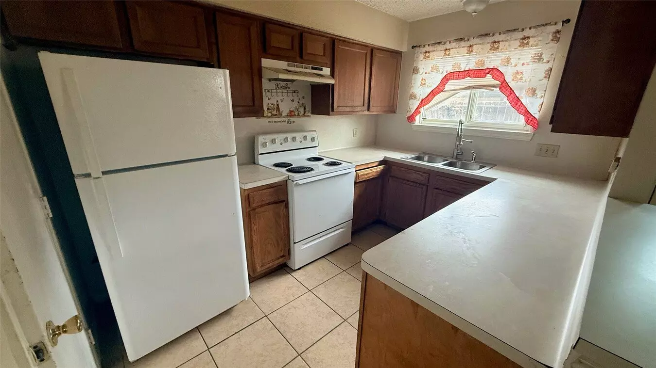 2155 Hazlitt Drive, Houston, TX 77032 photo 4